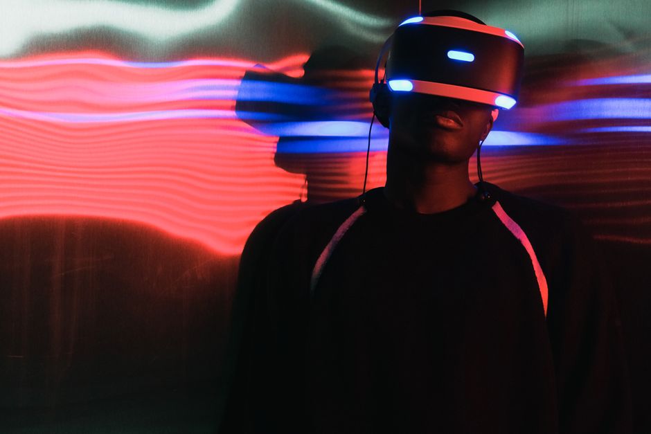Virtualna stvarnost s neonskim svjetlima